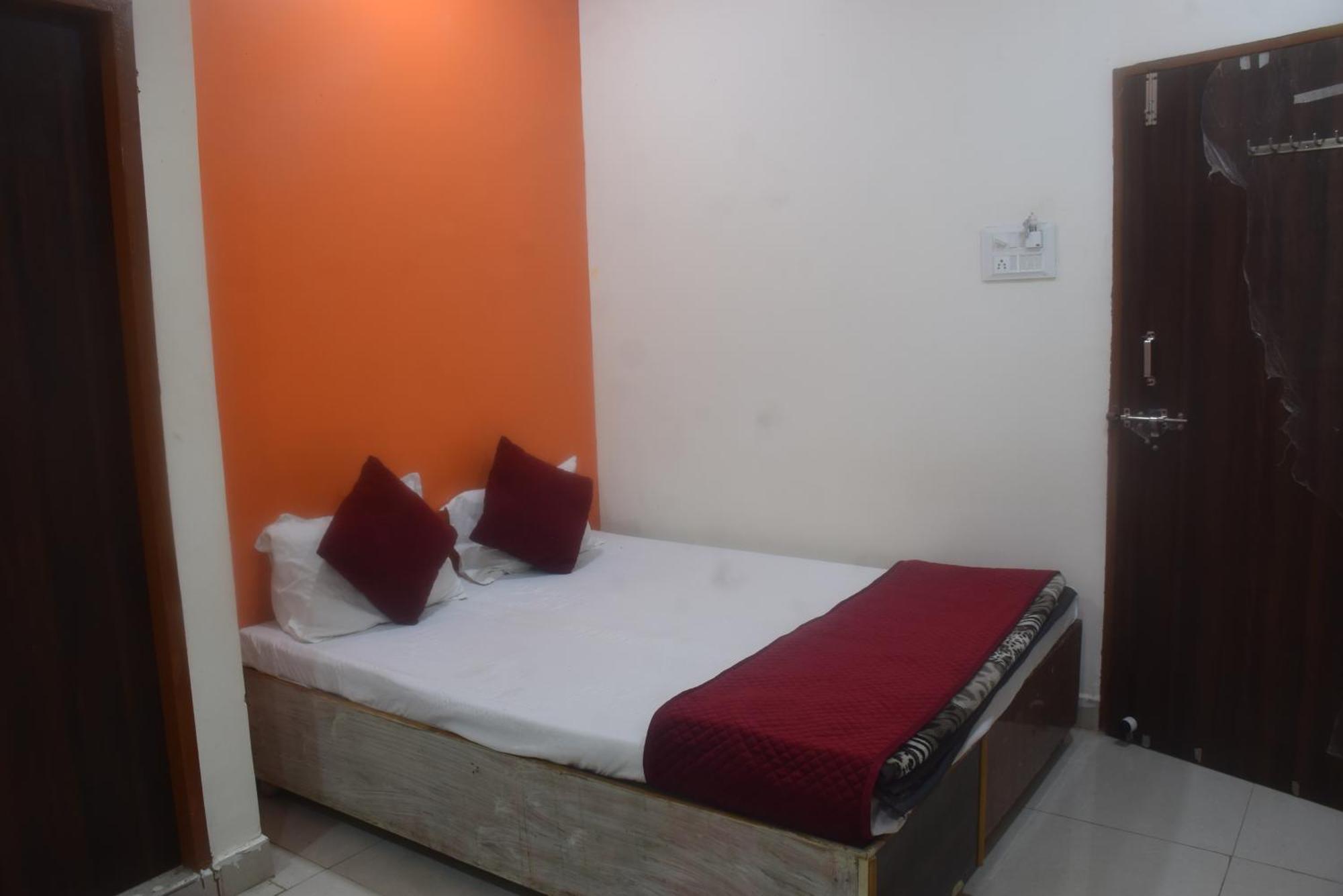 Hotel Thakur Ji Бхопал Экстерьер фото