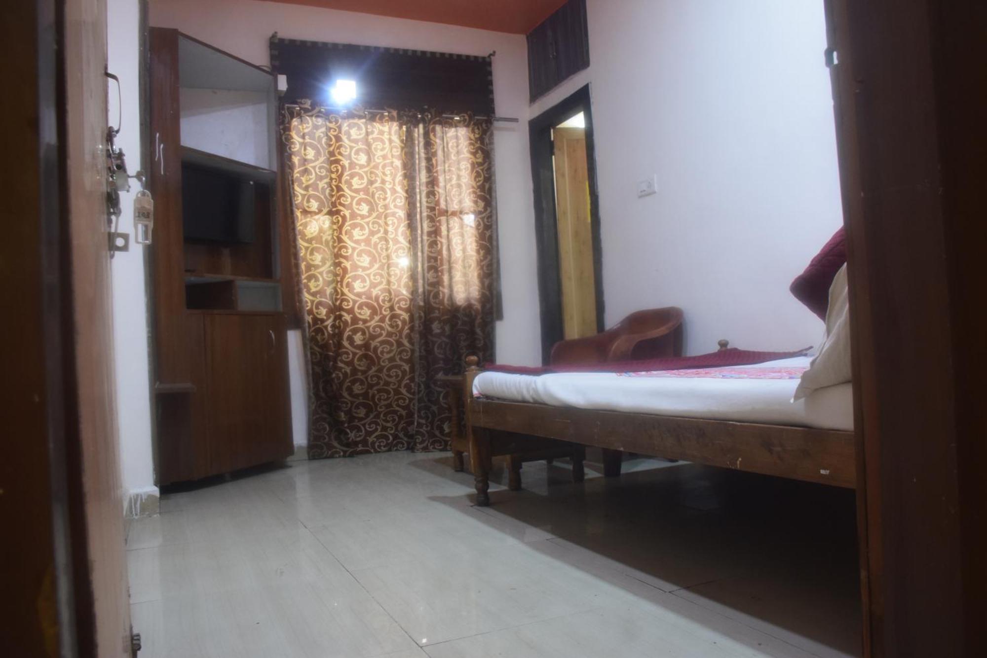 Hotel Thakur Ji Бхопал Экстерьер фото