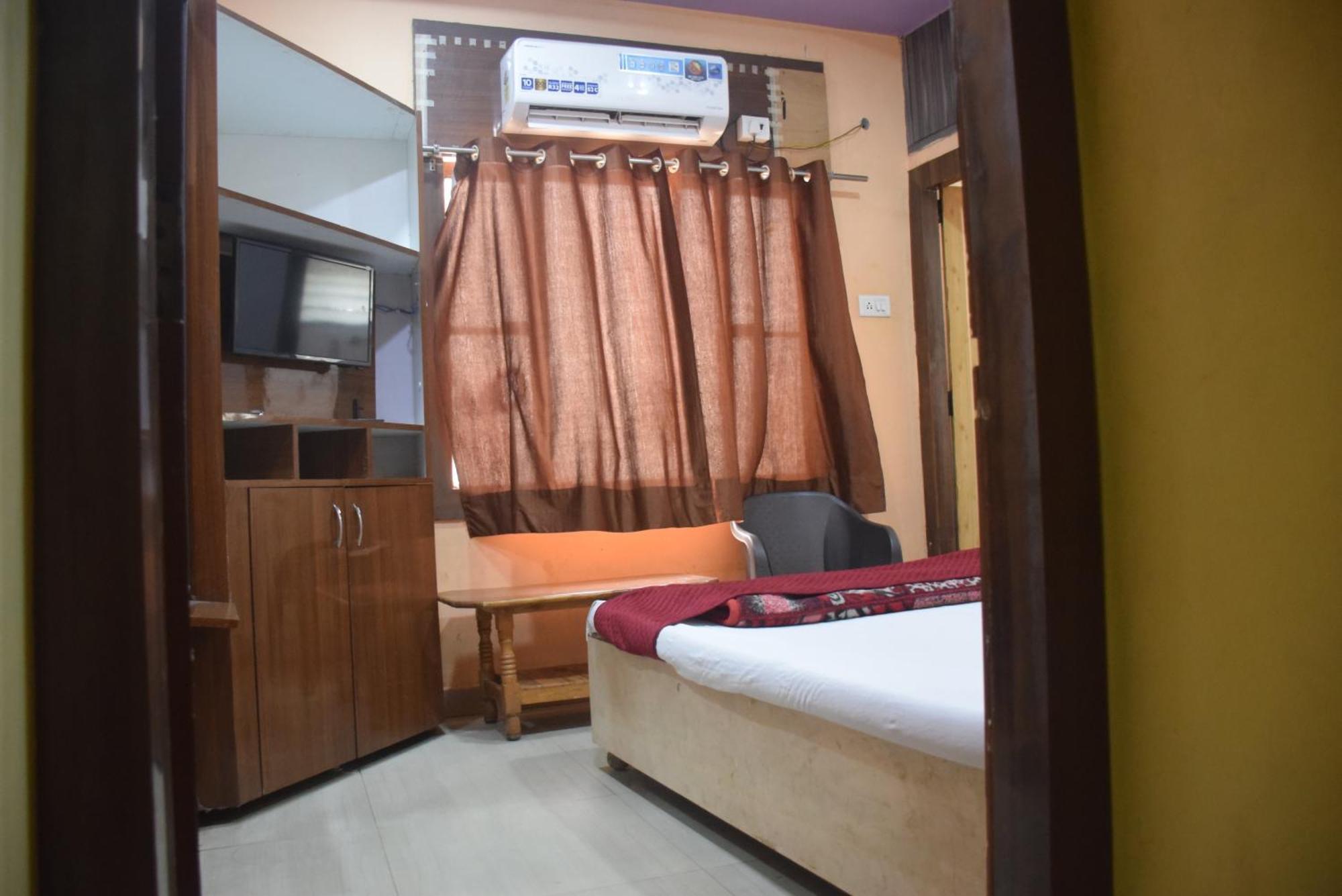 Hotel Thakur Ji Бхопал Экстерьер фото